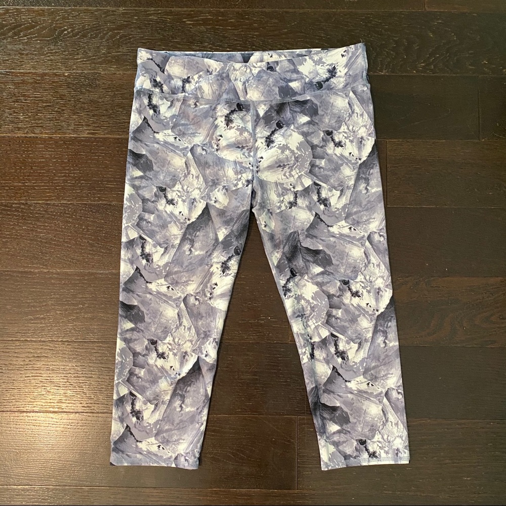 Women's XL Fabletics Capri Leggings